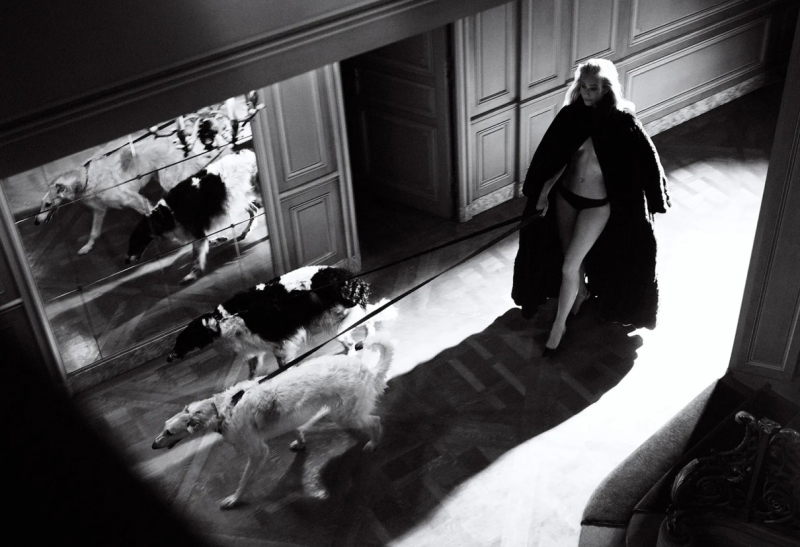 52-річна Пелтроу у боді і панчохах вразила тілом у гламурній зйомці. Фото