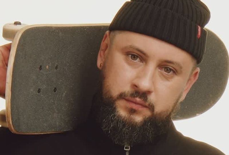 "Моя": Монатік прихилився до дружини для ніжного фото