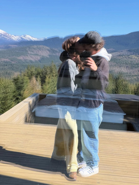 "Велике щастя": Дантес заселфив цілунок з Кацуріною на тлі Карпат