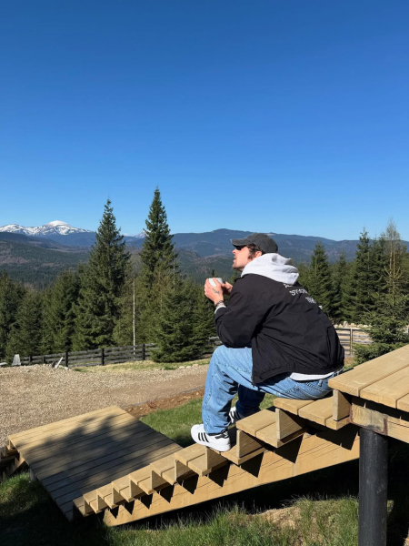 "Велике щастя": Дантес заселфив цілунок з Кацуріною на тлі Карпат