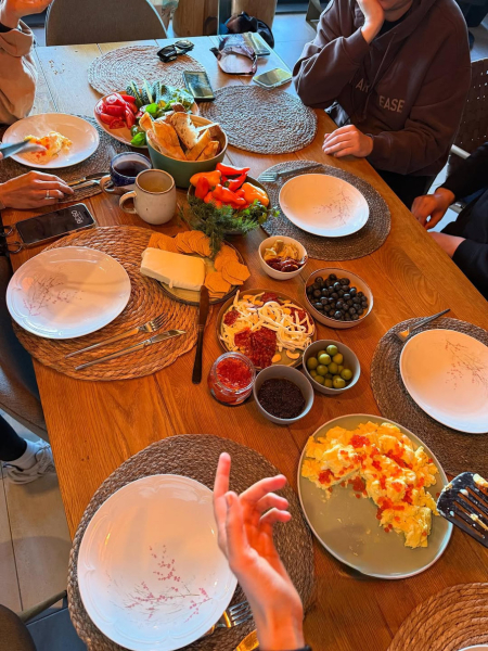 "Велике щастя": Дантес заселфив цілунок з Кацуріною на тлі Карпат