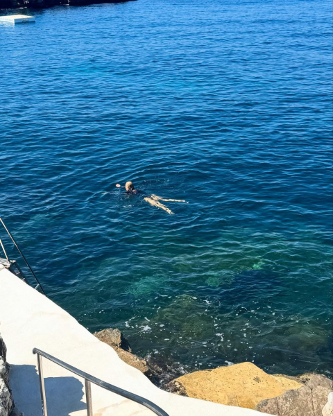 Кідман у купальному луці похизувалася стрункою фігурою на відпочинку біля Лазурного берега. Фото