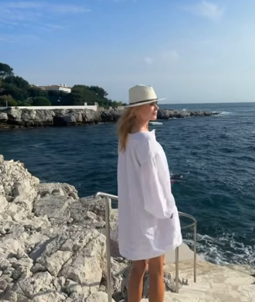 Кідман у купальному луці похизувалася стрункою фігурою на відпочинку біля Лазурного берега. Фото