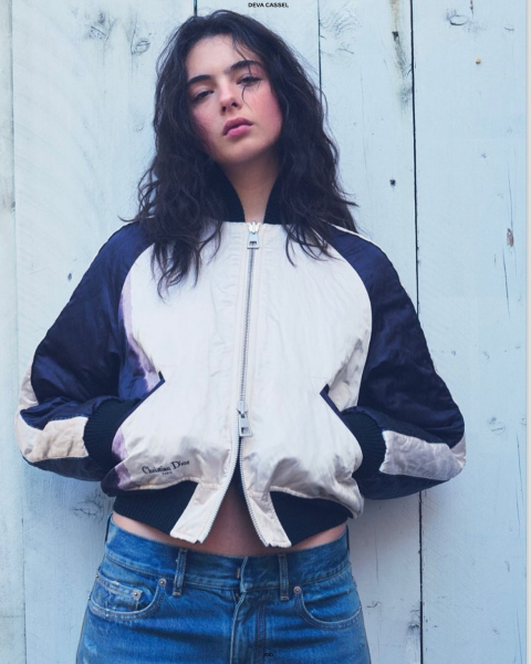 Книжки, рослини та асиметрія: Дева Кассель захопила стильним виглядом в японській фотосесії