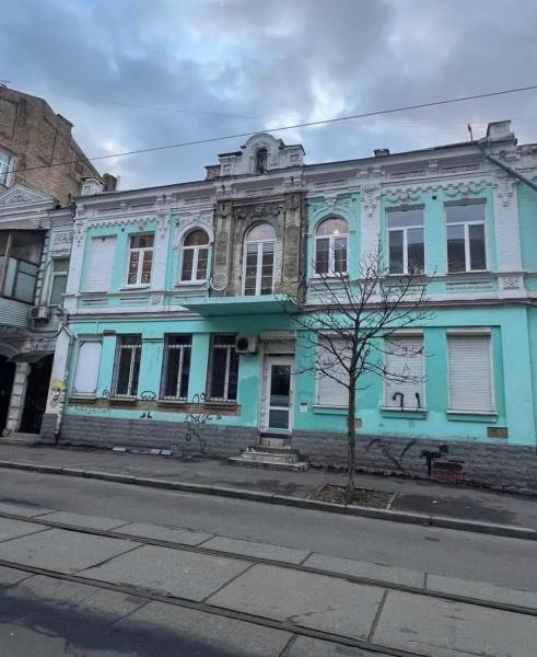 На Подоле реставрировали фасад 150-летнего дома: как он выглядит &ndash; фото