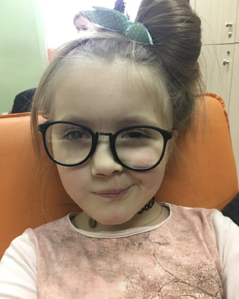 "Потрібен був час, щоб перетравити": Хамайко похизувалася 15-річною донькою Оністрата, яка достроково закінчила школу