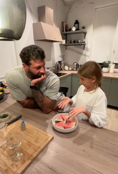 "Ростемо одне з одним": Салем розповів, як проводить час з 10-річною дочкою і про які професії вона мріє