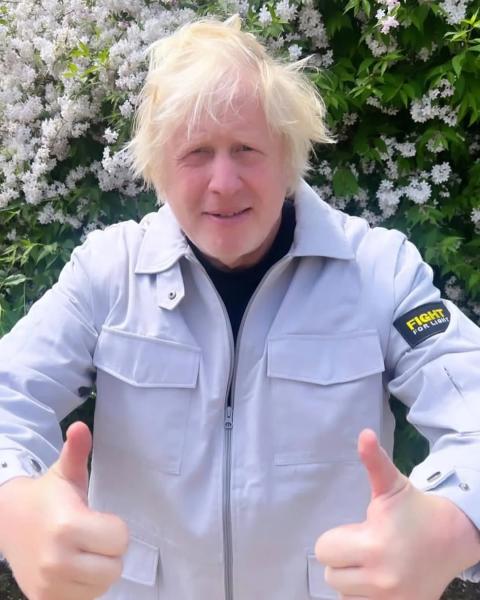Уже не впервые поддержал: Борис Джонсон показался в куртке от украинского бренда