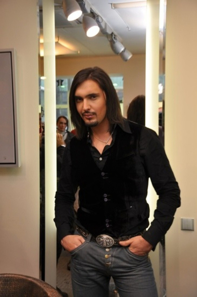 Від фаната Руслани і переможця "Шансу" до військового і краша зумерів: як змінювався Віталій Козловський. Фото