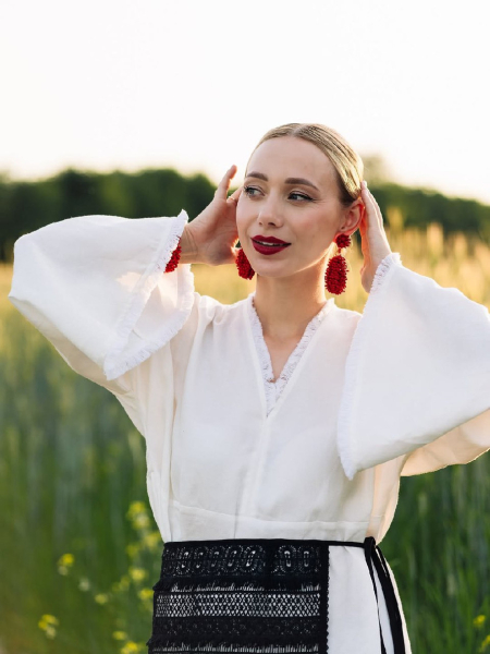 Дружина Павліка з нагоди 31-річчя показалася в ефектному етнообразі та розказала про головний подарунок