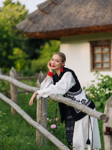 Дружина Павліка з нагоди 31-річчя показалася в ефектному етнообразі та розказала про головний подарунок