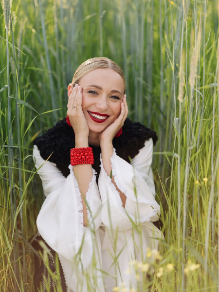 Дружина Павліка з нагоди 31-річчя показалася в ефектному етнообразі та розказала про головний подарунок