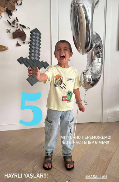 Джамала з нагоди 5-річчя сина показала його крихітним та з кульками і мечем