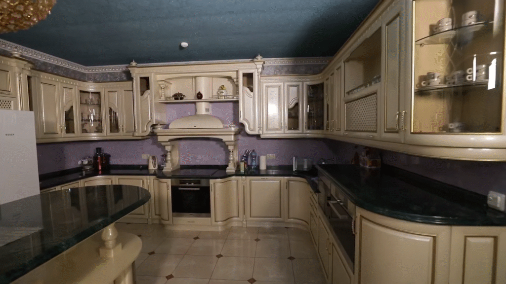 Как живет Камалия: роскошный дом за 15 миллионов долларов с хамамом, студией и джакузи