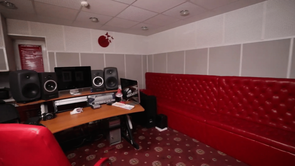 Как живет Камалия: роскошный дом за 15 миллионов долларов с хамамом, студией и джакузи