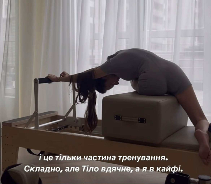 "Я в кайфі": Горняк в обтислому ромпері показала, як готується до моря