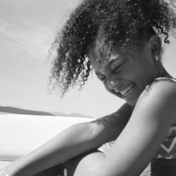 Кайлі Дженнер на ніжних фото показала розваги зі своїми дітьми