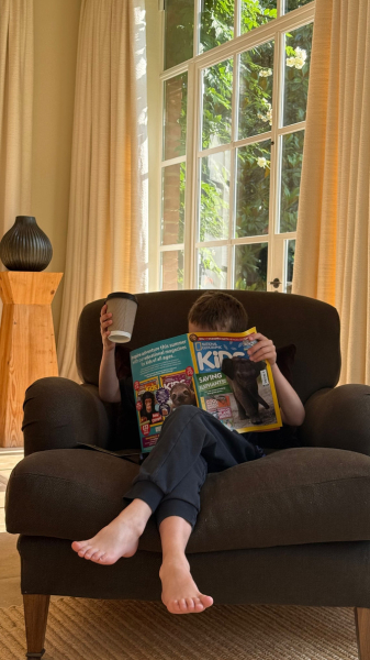 На пляжі, в лісі та за читанням: наречена Стейтема закарбувала милі моменти з їхніми дітьми. Фото