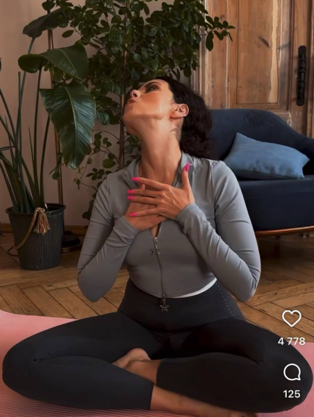 "Не розкіш, а необхідність": Каменських у лосинах на килимку показала, як турбується про своє тіло