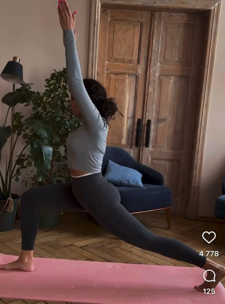 "Не розкіш, а необхідність": Каменських у лосинах на килимку показала, як турбується про своє тіло