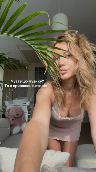 Нікітюк у пеньюарі показала, як виглядає її тіло через 9 днів після пологів. Фото