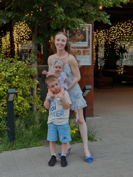 Сагайдачна у міні з рюшами відсвяткувала своє 36-річчя з коханим і дітьми. Фото