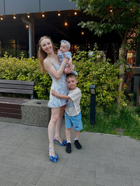 Сагайдачна у міні з рюшами відсвяткувала своє 36-річчя з коханим і дітьми. Фото
