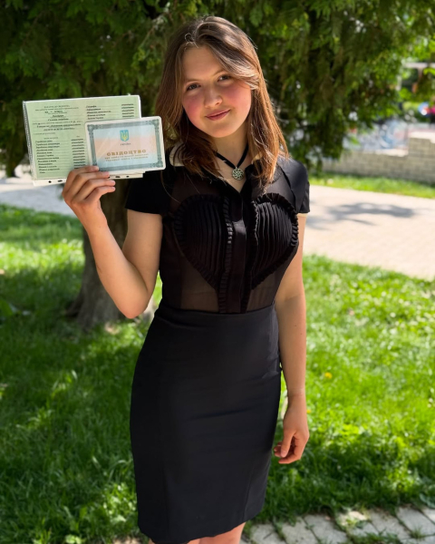 "Життя вона бачить інакшим": ​​Хамайко похвалилася 15-річною донькою-випускницею та розповіла про її плани після школи. Фото