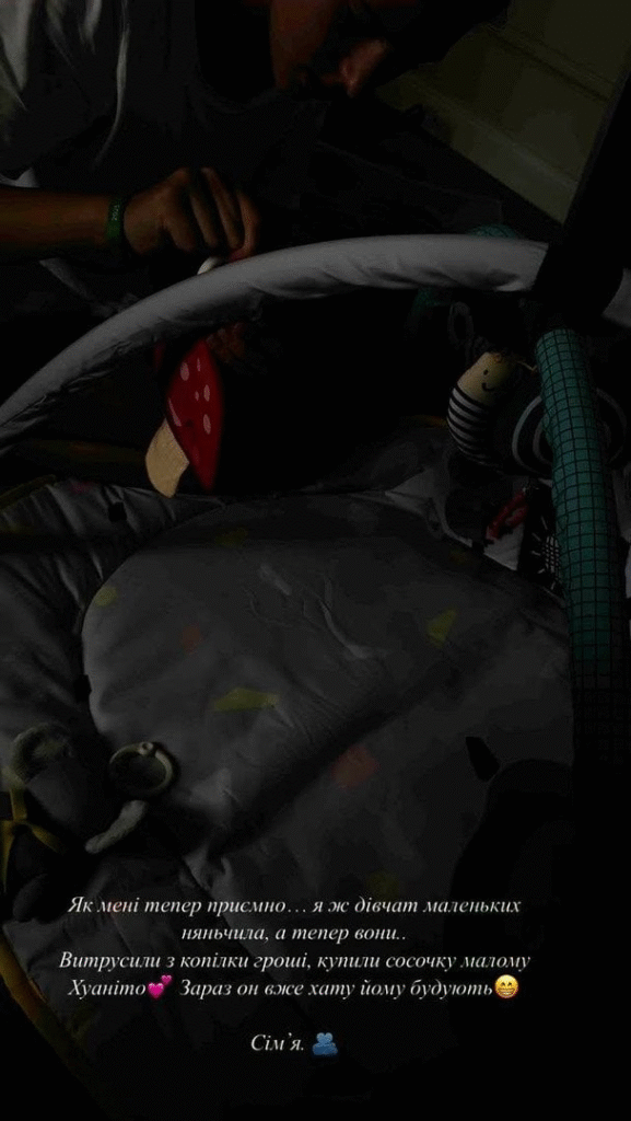 Леся Никитюк показала милое фото с полуторамесячным сыном: мама нянчит внука