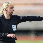 Конфликт в женском футболе: почему арбитр показала желтую карточку за общение на русском языке