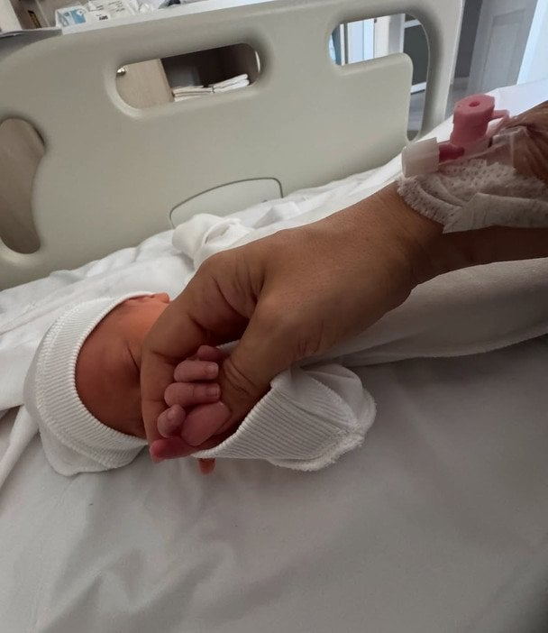 СолоХа стала мамой в третий раз: певица показала своего новорожденного сына