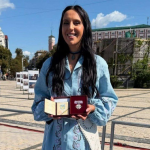 Слёзы радости и неожиданность: как Джамала получила орден от Зеленского в День Независимости