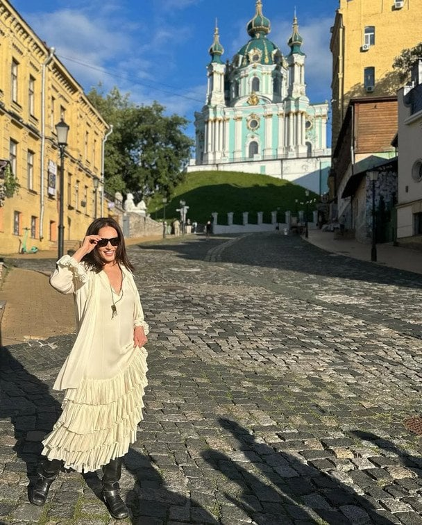 София Ротару поражает молодостью на новых фото во время прогулки по Киеву