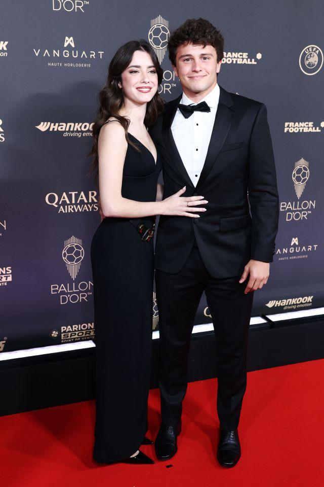 Кейт Скотт ослепила публику на Золотом мяче: платье, муж-боксер и шутки фанатов