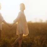 Кому октябрь 2025 подарит судьбоносную любовь: гороскоп и Таро прогноз для знаков Зодиака