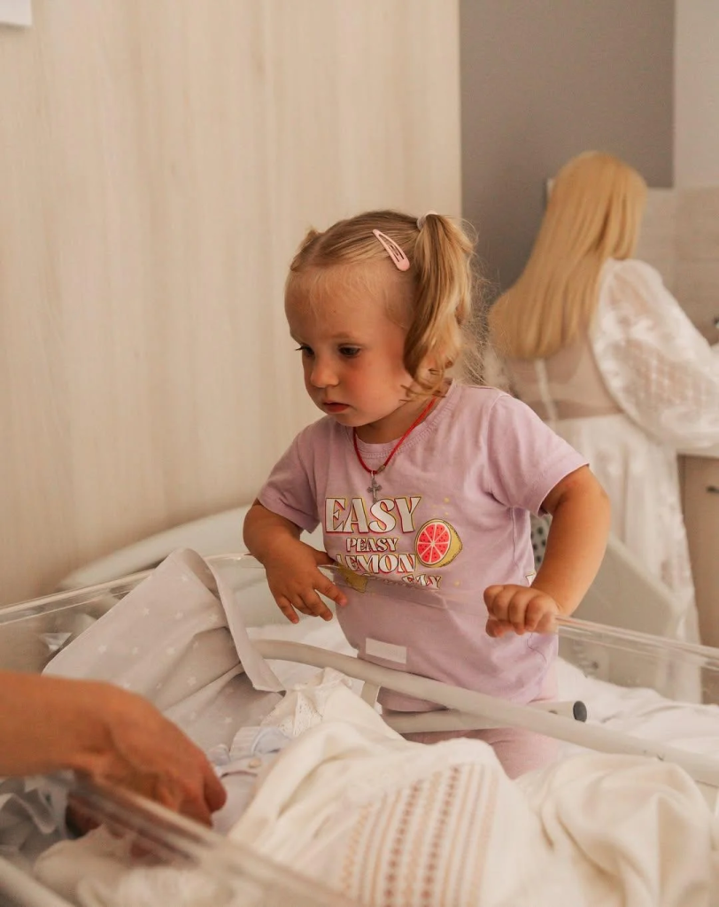 СолоХа растрогала снимками с младенцем и рассказала о непростых родах