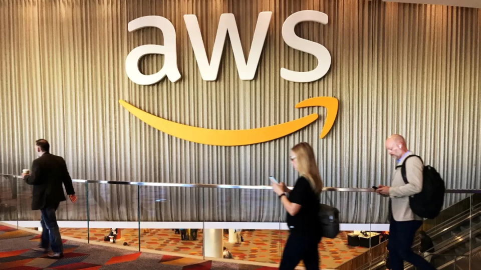 AWS остановил пол-интернета: глобальный сбой парализовал Roblox, Slack и Coinbase