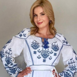 Телеведущая Инна Шевченко впервые стала мамой в 47 лет — показала фото новорождённого