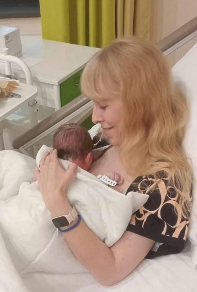 46-летняя офицер ВСУ Елена Белозерская впервые стала мамой — и показала фото с малышом