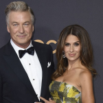 Алек Болдуин удивил сеть семейным фото в ярких костюмах на Хэллоуин