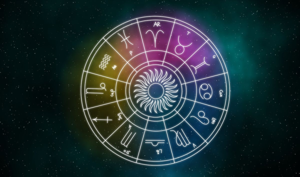 Гороскоп на сегодня 12 декабря 2025: Львам — уверенность и рост, Рыбам — новые осознания