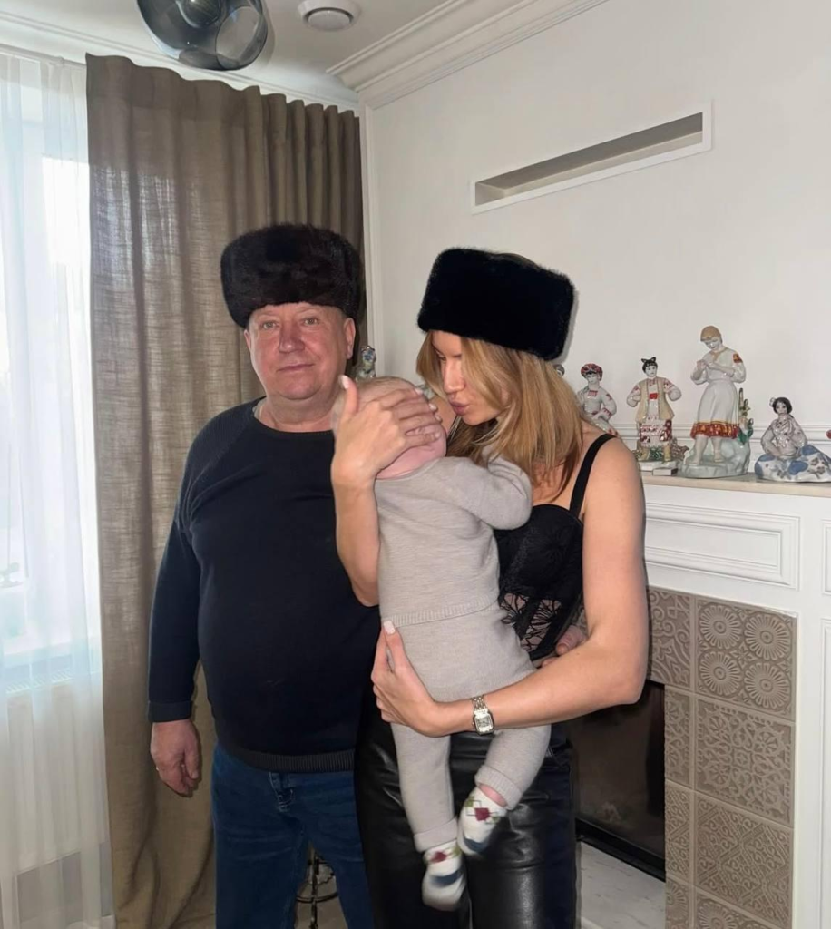 Леся Никитюк растопила сеть новой подборкой кадров с шестимесячным Оскаром