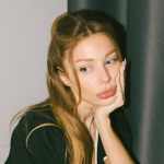 Тина Кароль резко ответила блогерше после украиноязычных релизов