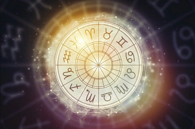Гороскоп на сегодня 2 января 2026: Овнам — продуктивные решения, Львам — новости для карьеры