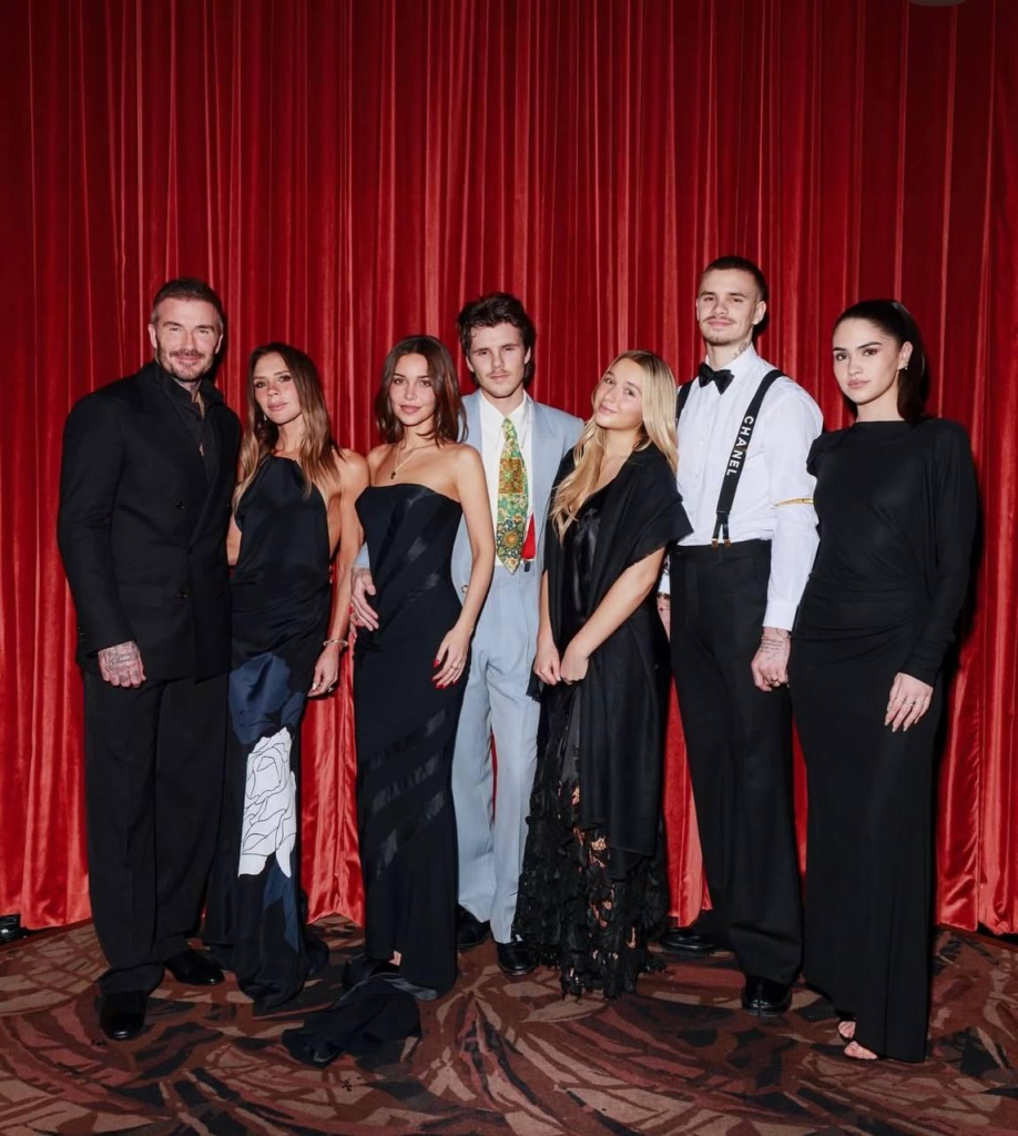 В семье Бекхэмов снова слухи о конфликте: Виктория опубликовала фото без старшего сына