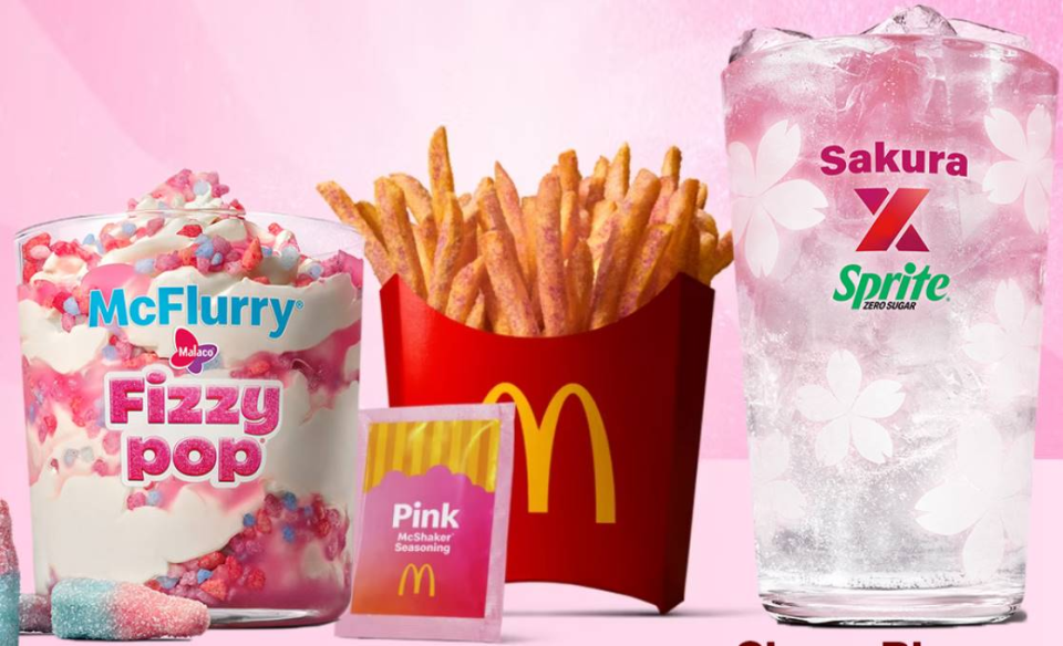 McDonald’s запустил розовое меню Pink Treats: McFlurry с мармеладками, розовый картофель фри и Sakura Sprite