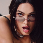 Меган Фокс в откровенном образе показала соблазнительную фигуру на новых фото