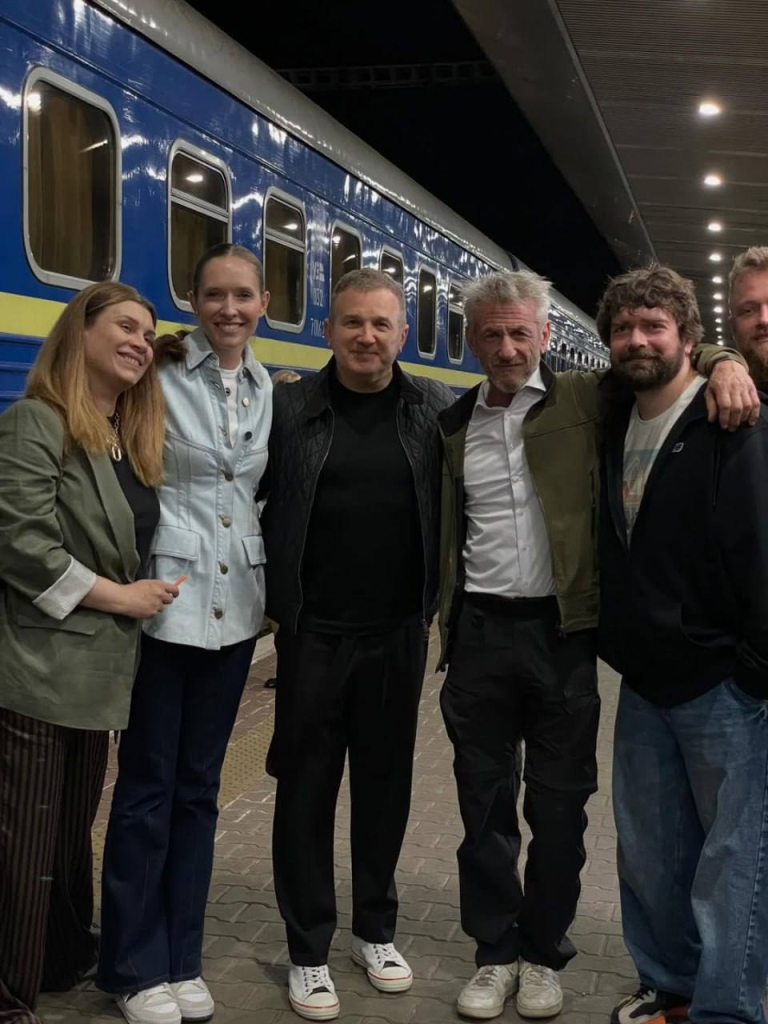 Шон Пенн приехал в Киев: зачем голливудский актер прибыл в Украину и что известно