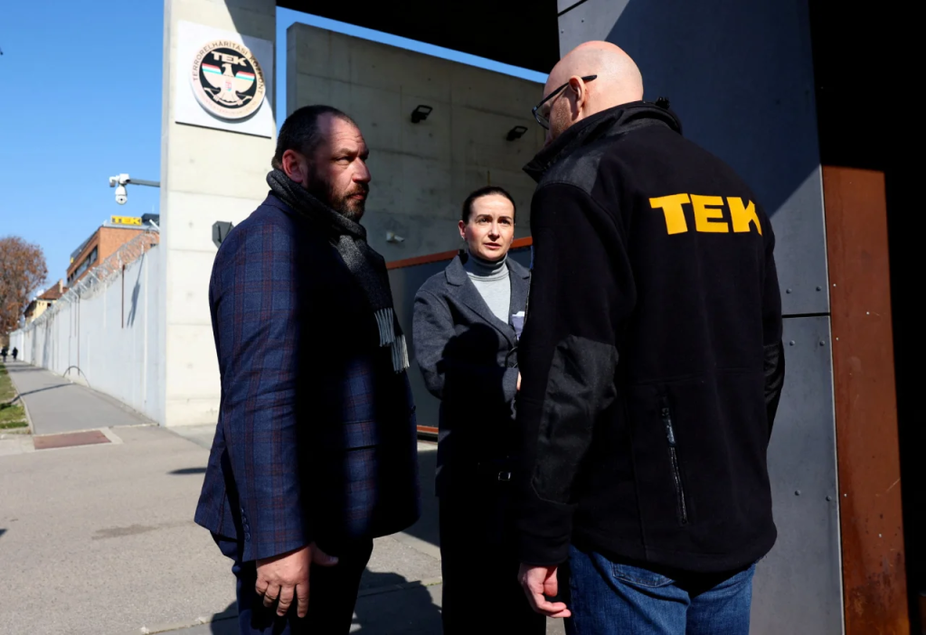 Сотрудники Ощадбанка задержаны в Венгрии: $40 млн, €35 млн и 9 кг золота — что известно