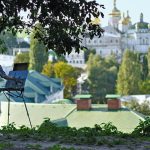 Художник малює етюд біля Києво-Печерської лаври